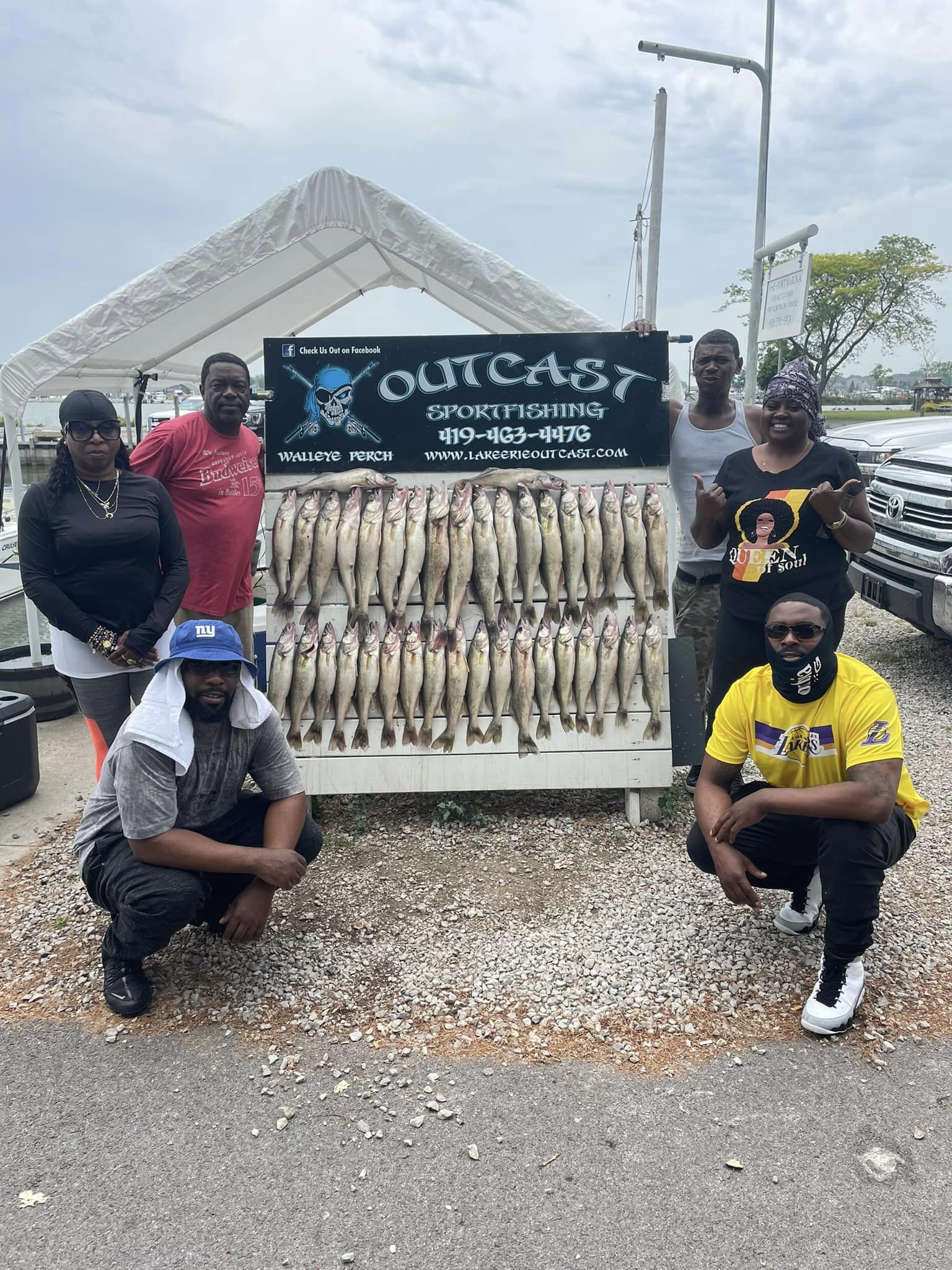 7 people fishing in Port Clinton