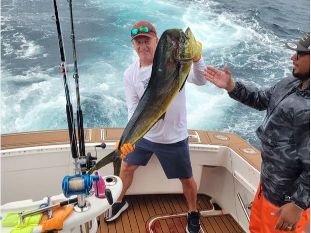 Quepos offshore fishing charter boat trolling for pelagic fish 20-30 miles from Costa Rica coast
