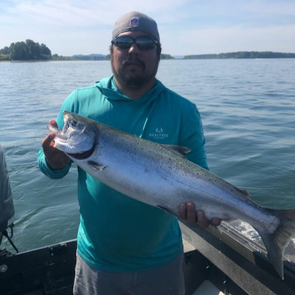 Oregon fishing charter boat Willy Predator on river with anglers targeting salmon and steelhead