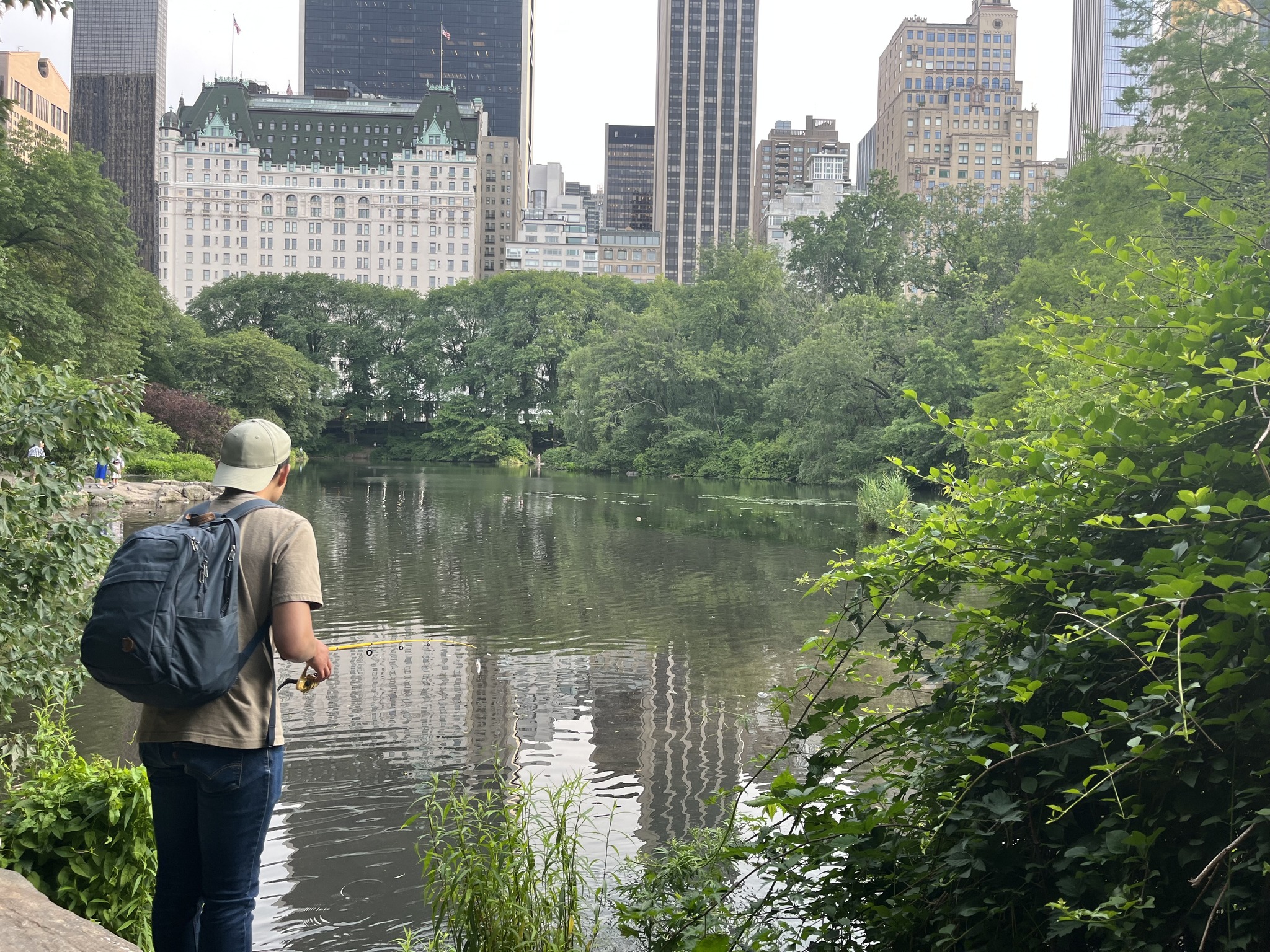 Scenic view of Manhattan skyline during fishing trip