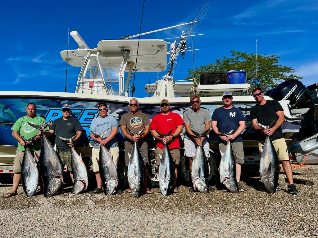 8 big blackfin tuna, king mackerel, and atlantic bonito caught while fishing in MA