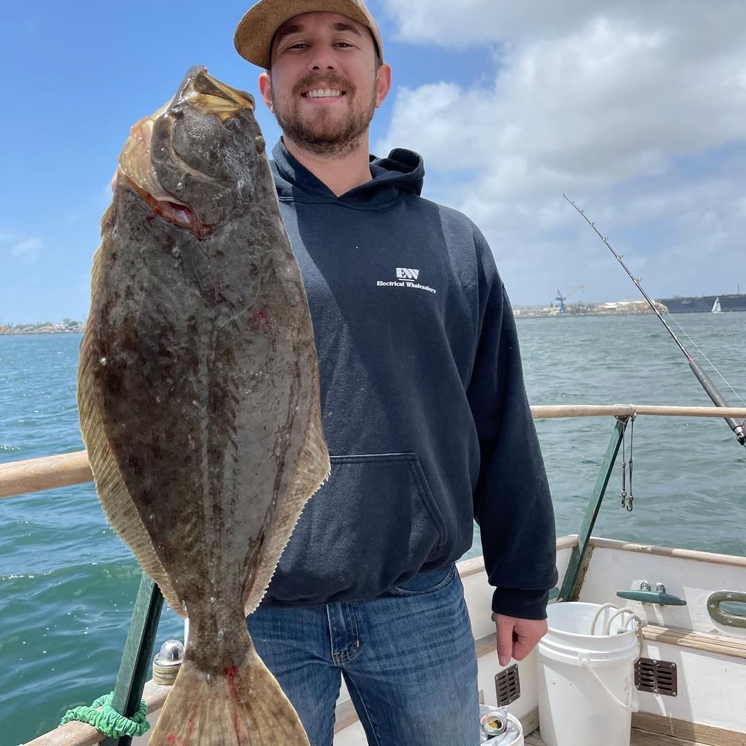 Caught a California flounder, 27 inches long, in San Diego