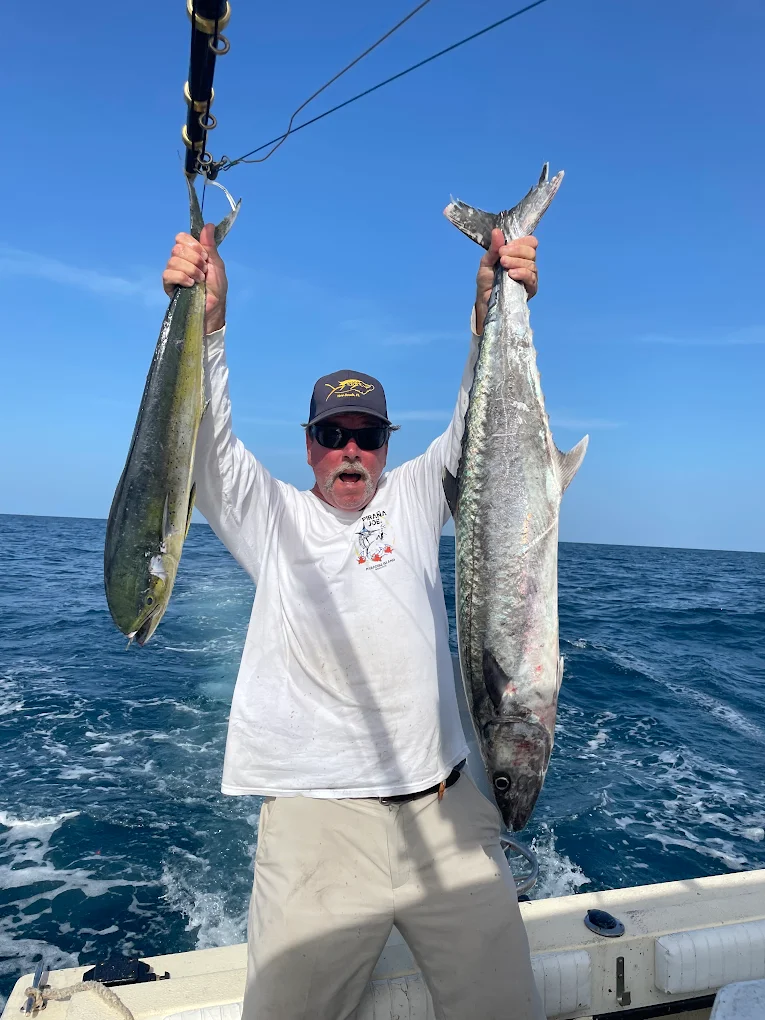 28-foot Stamas fishing boat offshore Sebastian FL targeting Mahi Mahi Cobia Grouper Barracuda