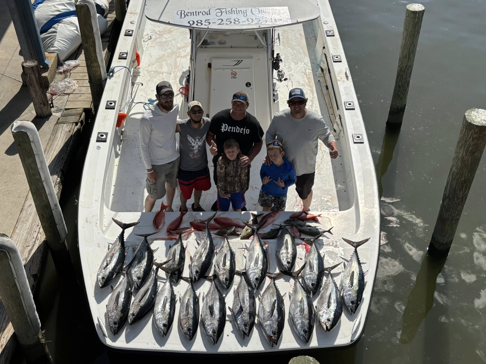 6 anglers fishing at Grand Isle