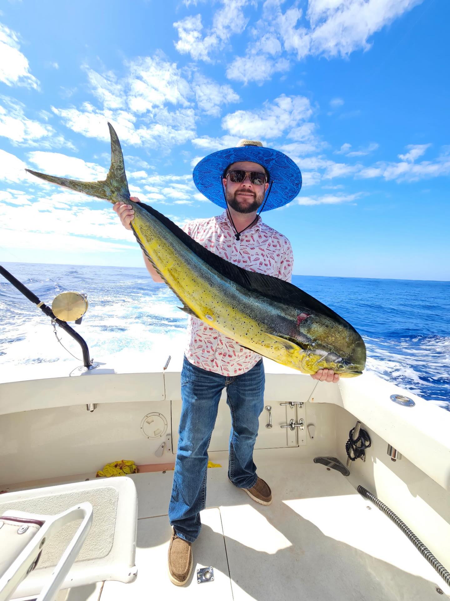 Kailua-Kona offshore fishing charter boat targeting marlin, tuna and mahi in Hawaii waters