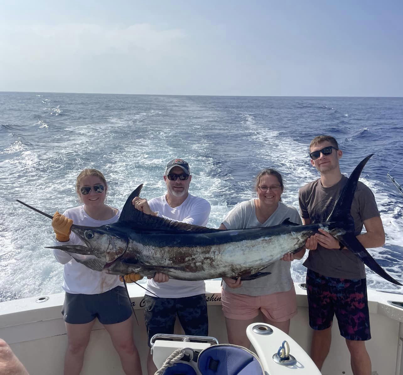 Fishing expedition with 4 people in Kailua-Kona
