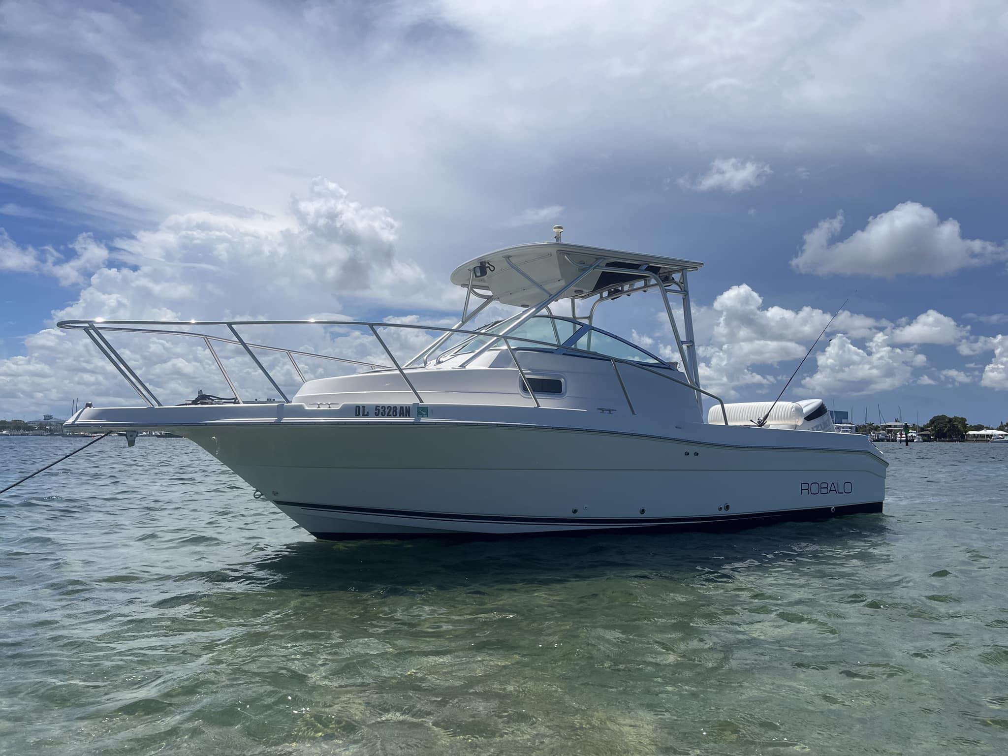 Robalo Cuddy Cabin