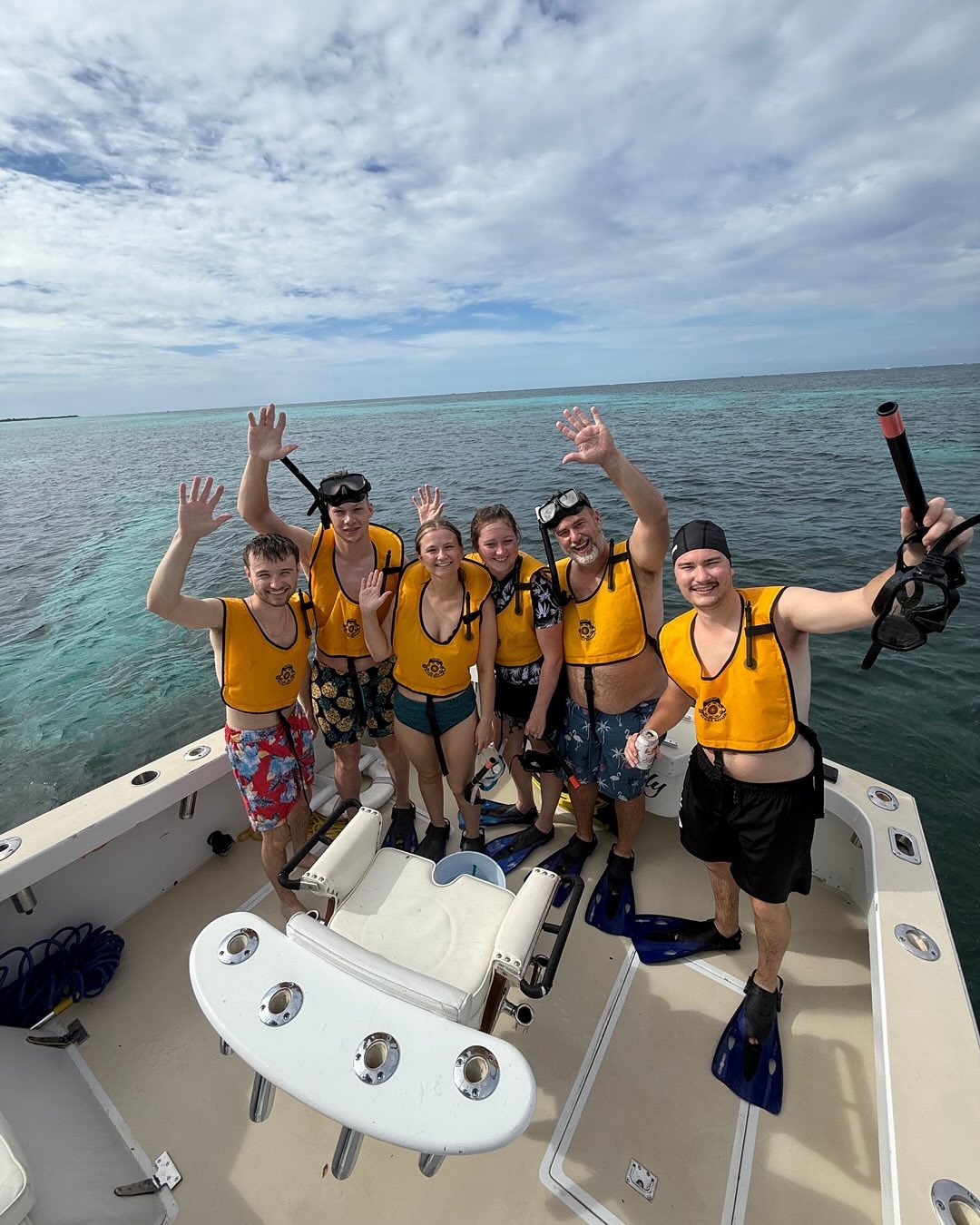 Group of 6 people enjoying fishing in Quintana Roo