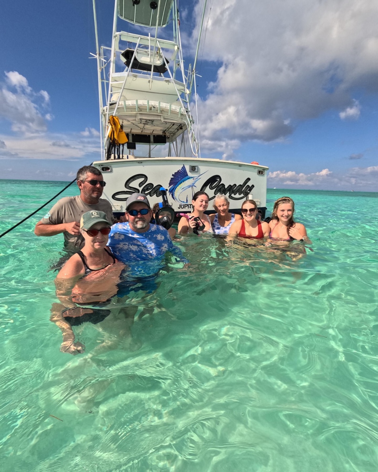Group of 8 people fishing in Quintana Roo