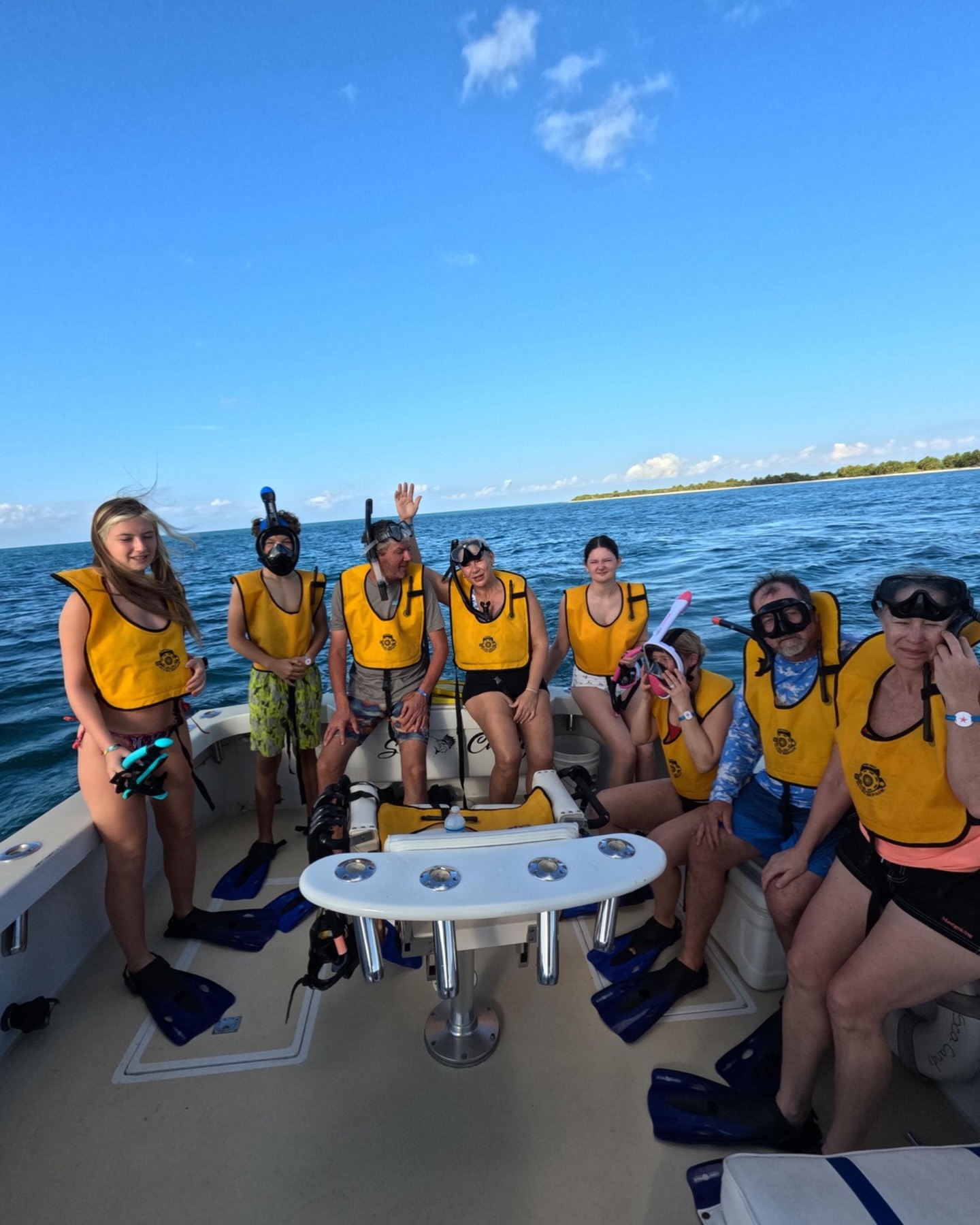 Group of 7 people fishing in Quintana Roo
