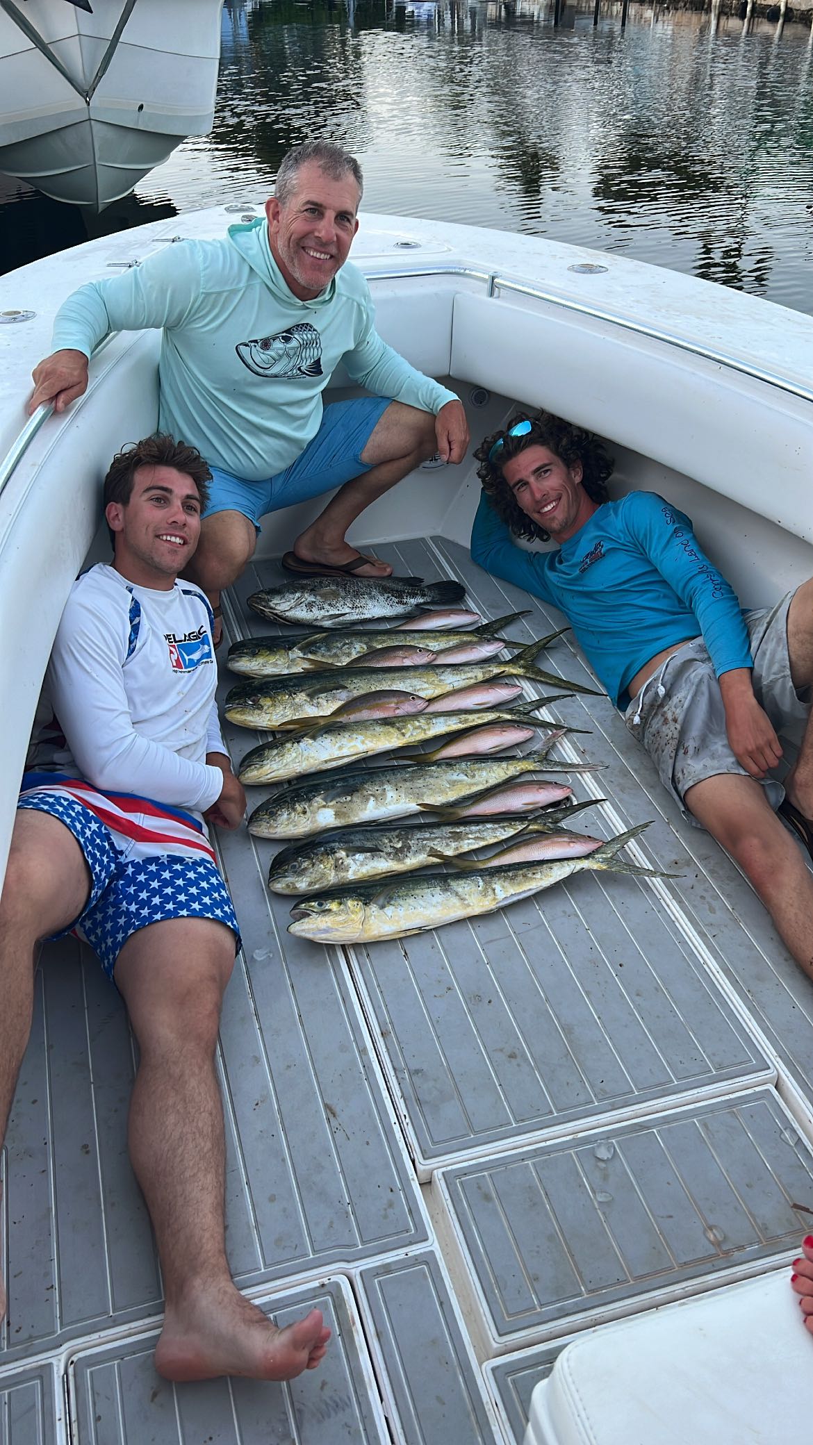 2 people fishing outdoors in Tavernier