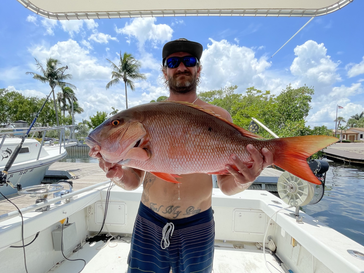 6 hour offshore fishing charter boat in Boynton Beach waters with fishing gear for up to 6 guests