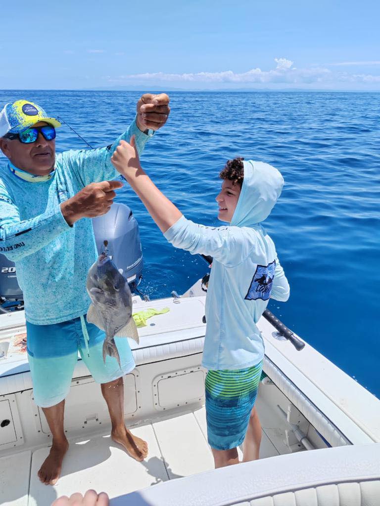 Fishing boat charter departing Marina Flamingo for offshore Roosterfish Mahi Mahi Tuna fishing