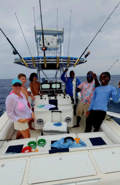 5 people enjoying a fishing trip in Nassau