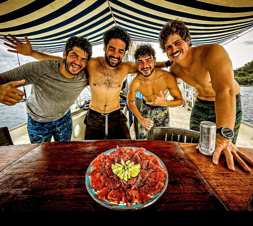 Four friends enjoying a fishing tour in PR