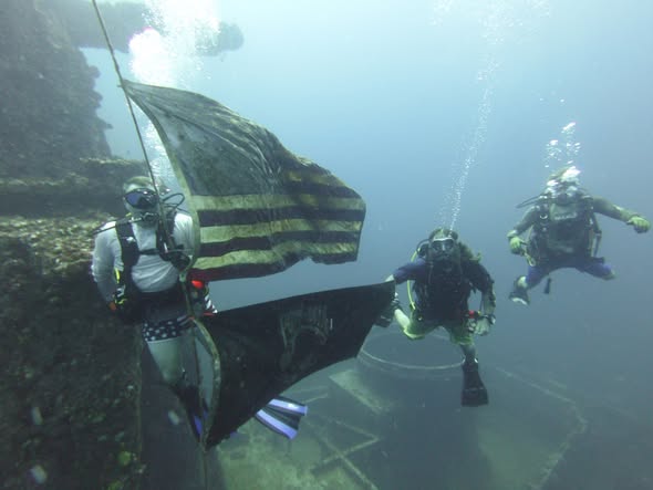 Scuba divers on offshore Gulf Coast boat trip departing Shalimar Florida for deep water reef diving
