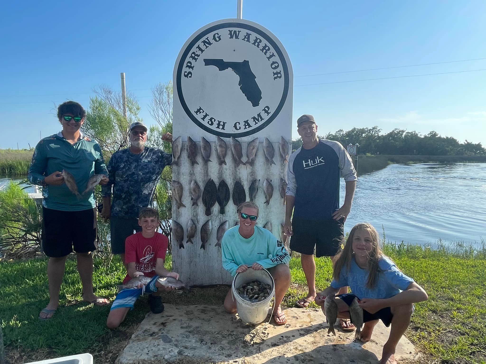 Group of 6 people enjoying a fishing trip in FL