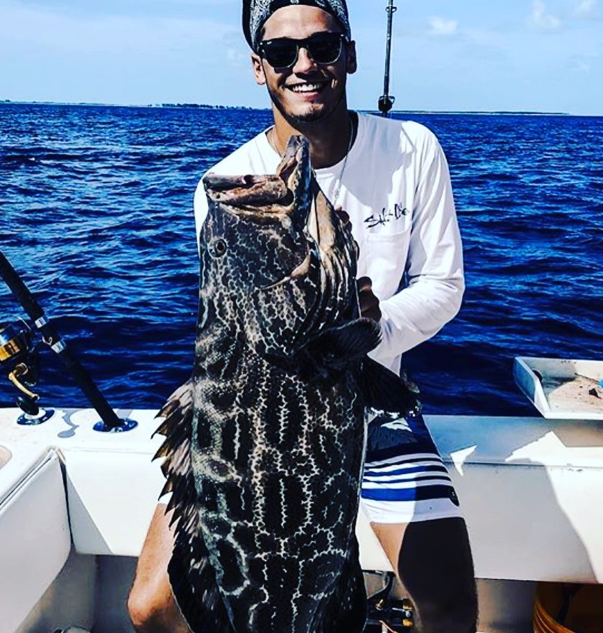 Miami to Bimini offshore fishing charter boat targeting tuna, marlin, wahoo in Bahamas waters