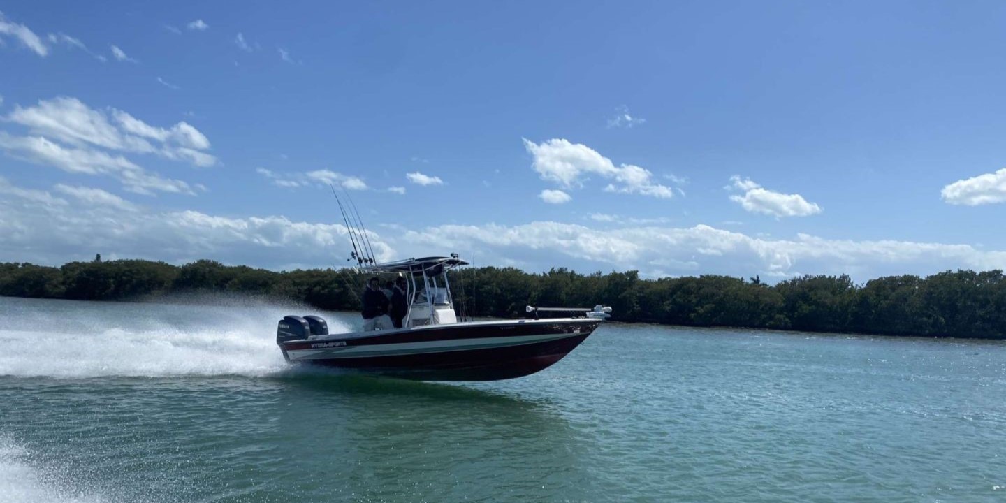 Hydra-Sports (Center console) 