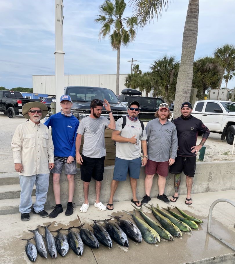 Group of 6 people enjoying fishing at Ponce Inlet