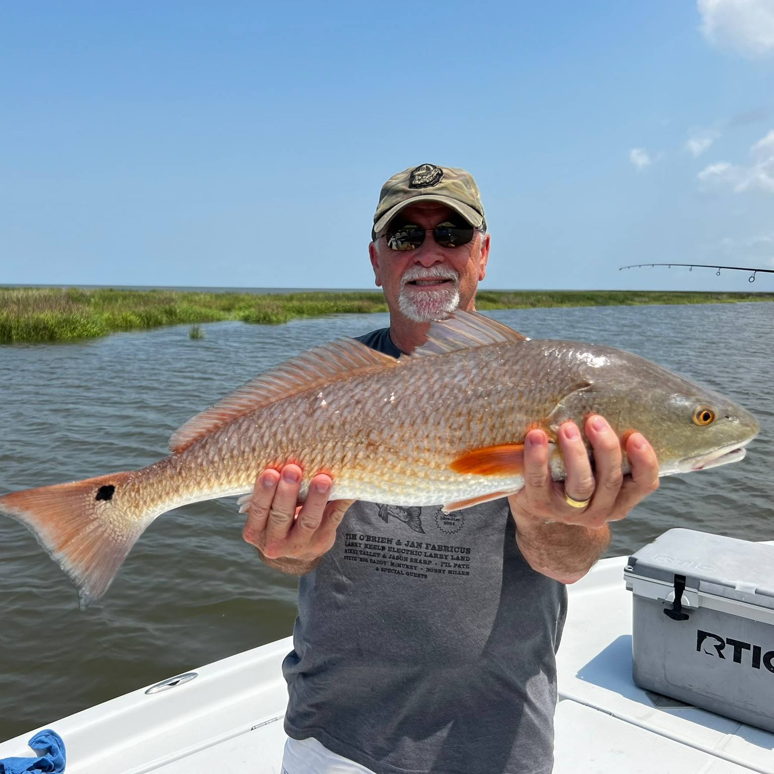 Angler caught a large redfish in LA