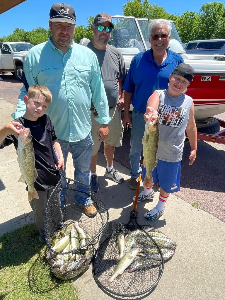 Group of 5 people fishing in Estelline