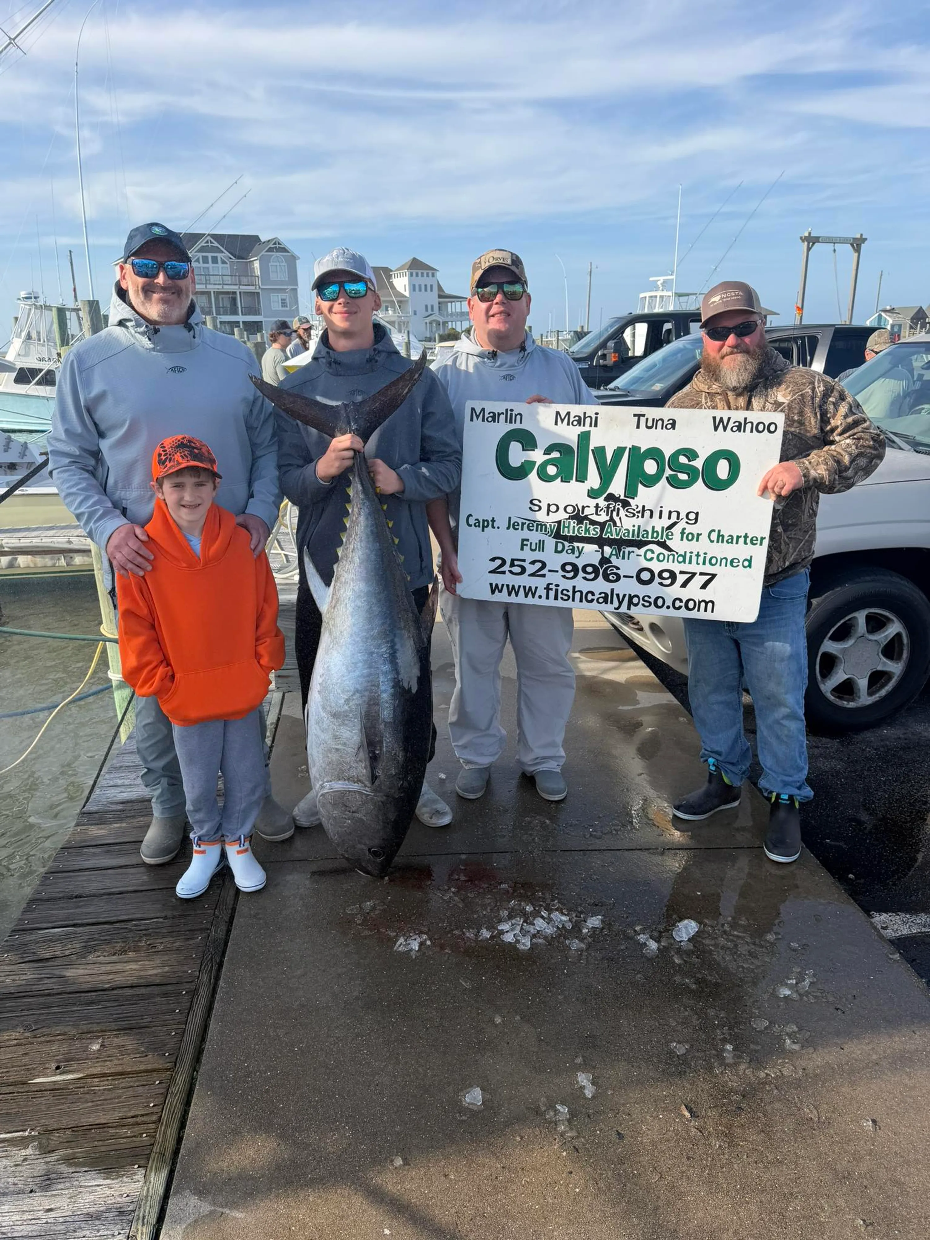 Offshore fishing charter boat from Hatteras NC targeting tuna, mahi, and marlin in Gulf Stream