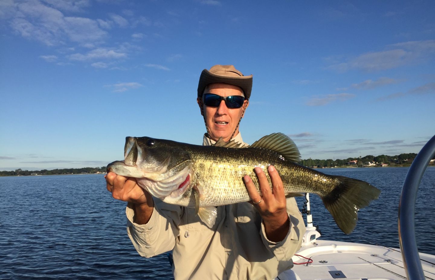 Winter Haven Chain of Lakes largemouth bass fishing charter boat in Central Florida