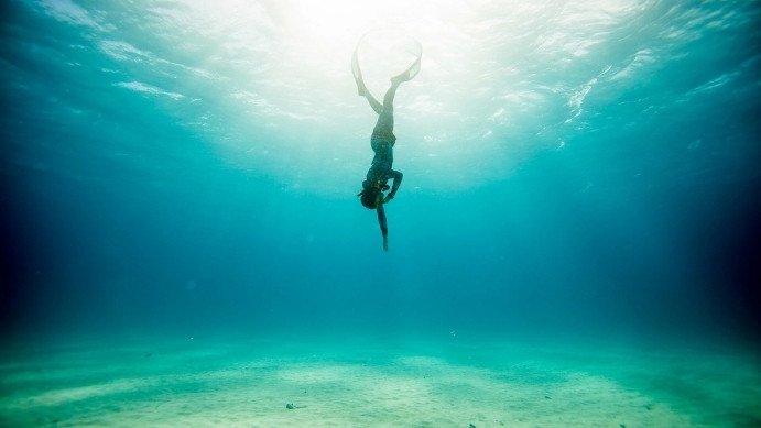 Advanced freediver eLearning course cover - underwater breath-holding training program