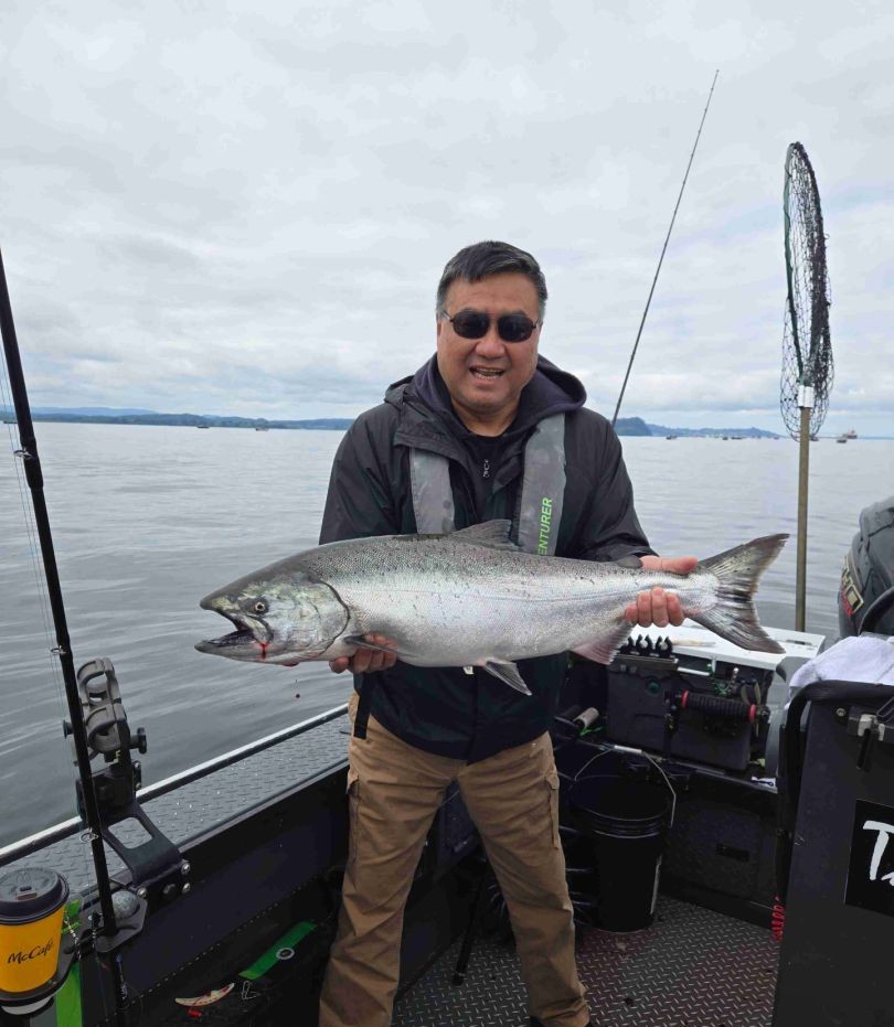Private salmon fishing charter boat on Columbia River Oregon with 6 anglers targeting Chinook
