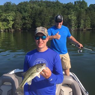2 people fishing in Missouri