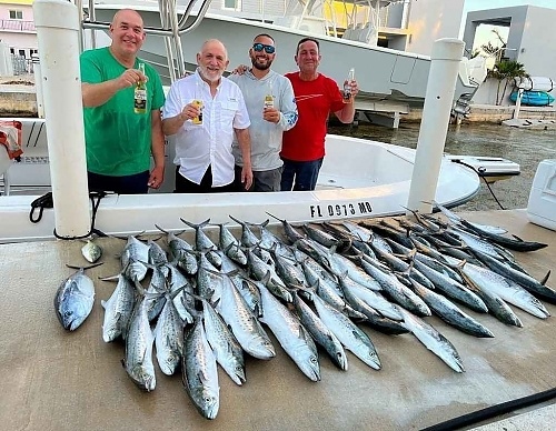 4 fishing enthusiasts enjoying a day of fishing in Miami