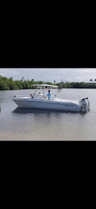 26' Twin Vee Center Console