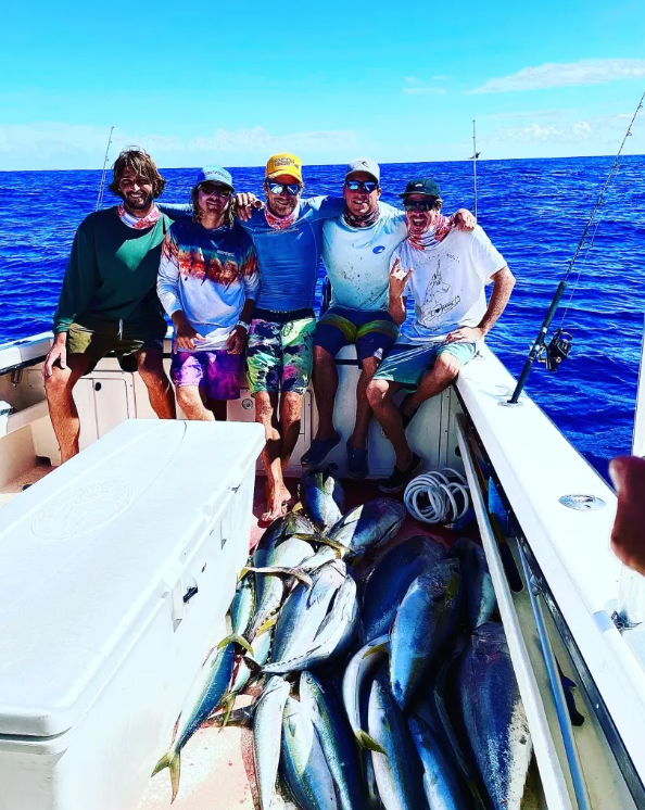 5 people fishing in Rincón