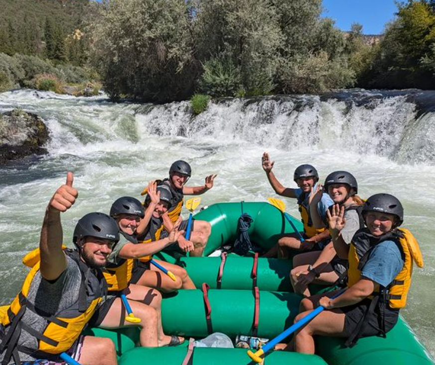 6 people enjoying water sports in Grants Pass