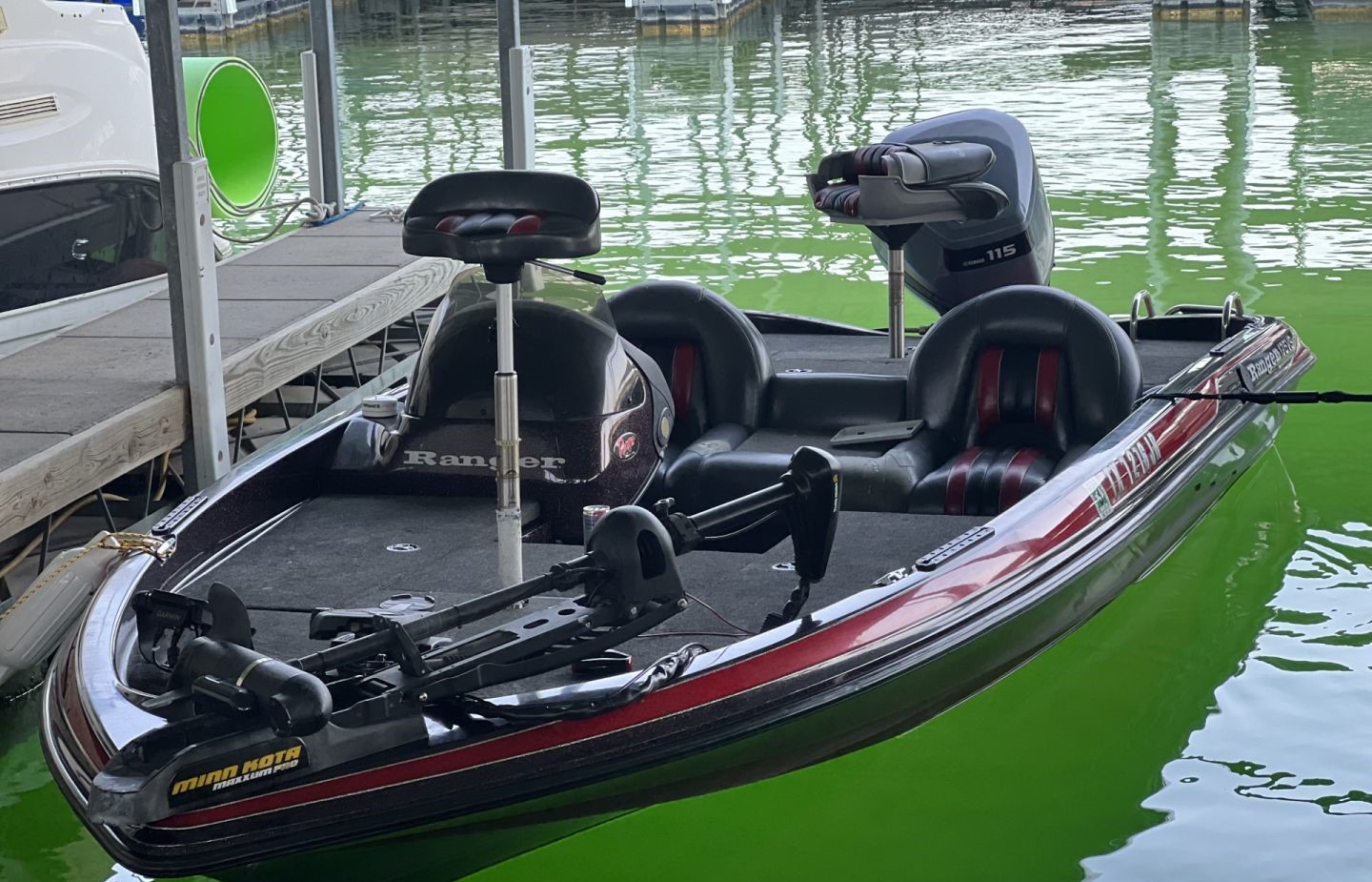  Catch 512 Guide Boat
