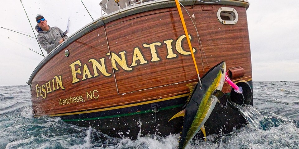 Outer Banks offshore fishing charter boat targeting giant bluefin tuna in Atlantic waters