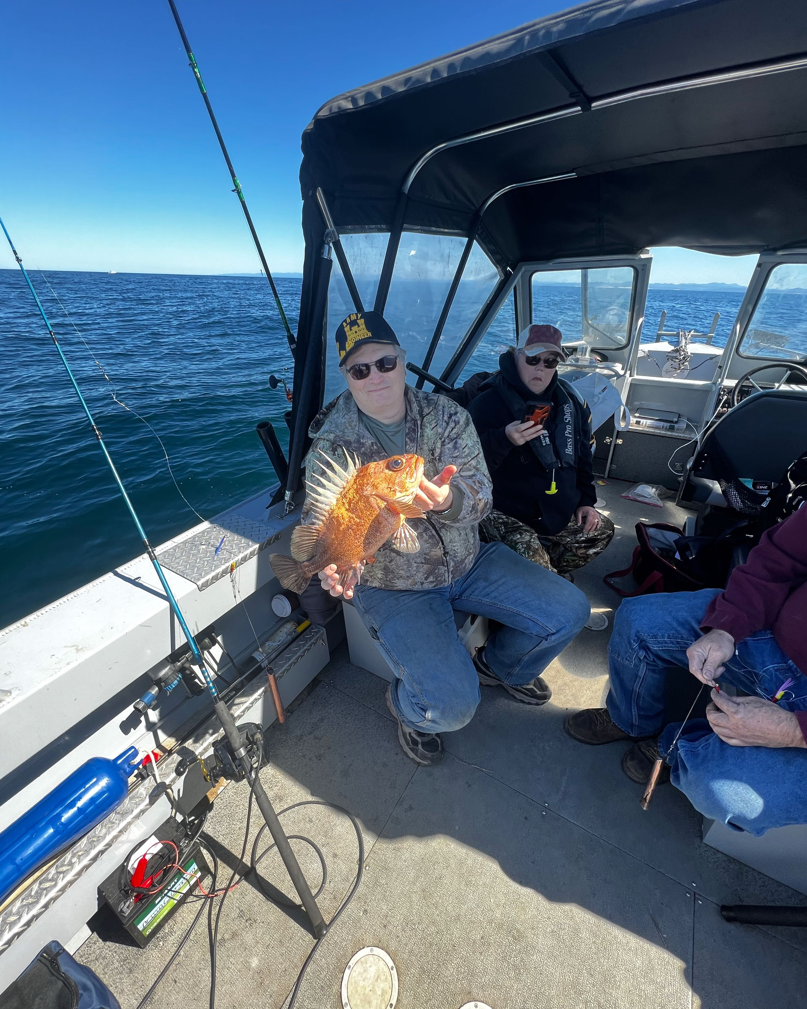 Photo of 2 people fishing in Oregon