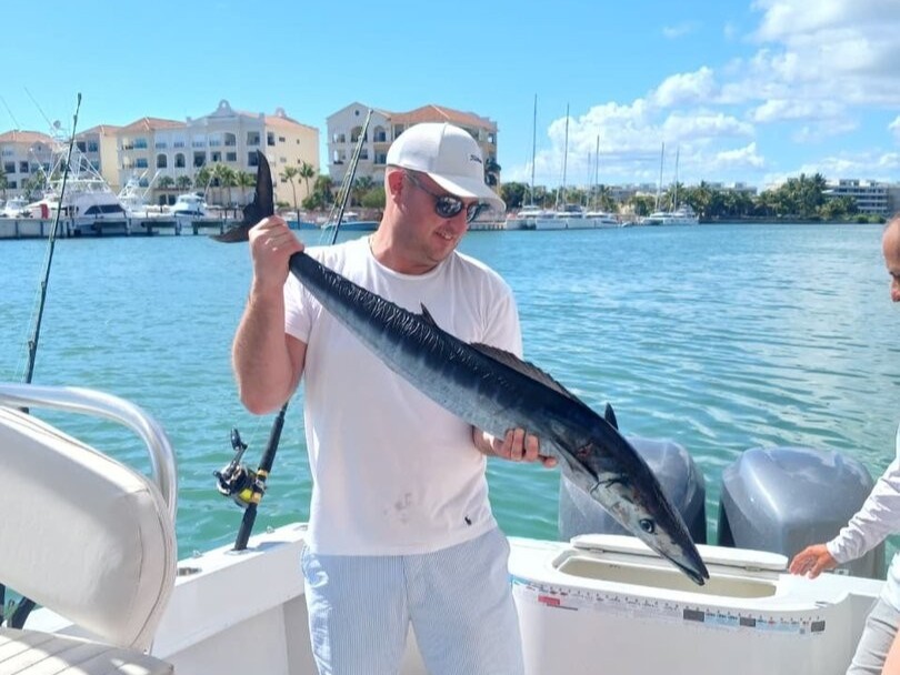 4 hour offshore fishing trip in Punta Cana with Capt. Bolivar aboard Contender 35' boat