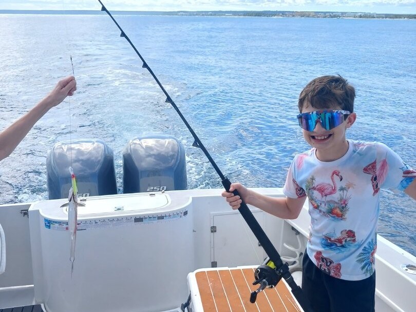 Offshore fishing boat Contender 35' with Captain Bolivar in Punta Cana waters for beginner fishing trip