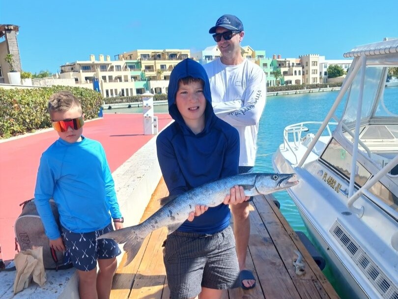 Family fishing on Contender 35' boat offshore Punta Cana with Captain Bolivar and crew