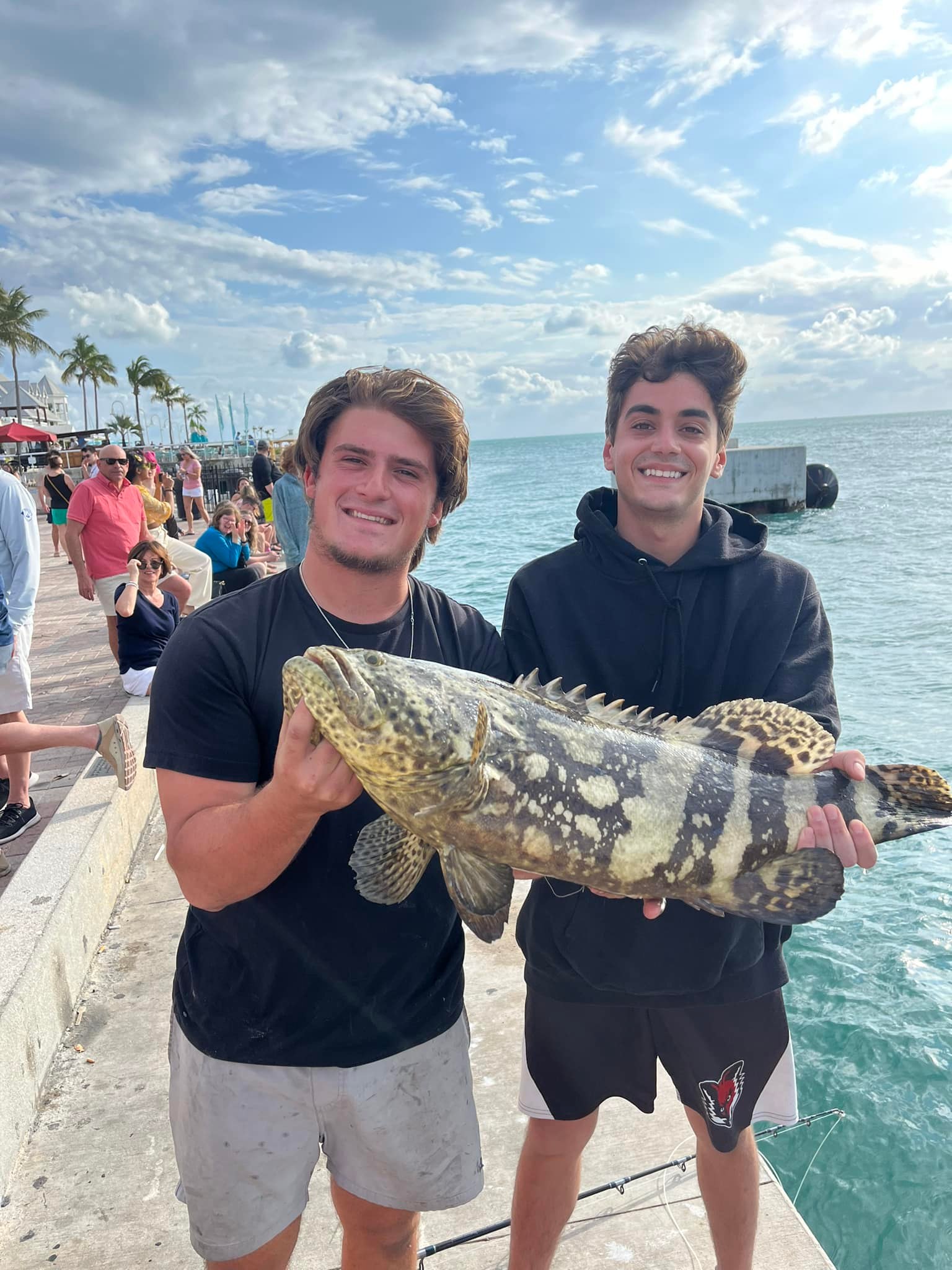 6 people fishing in Florida