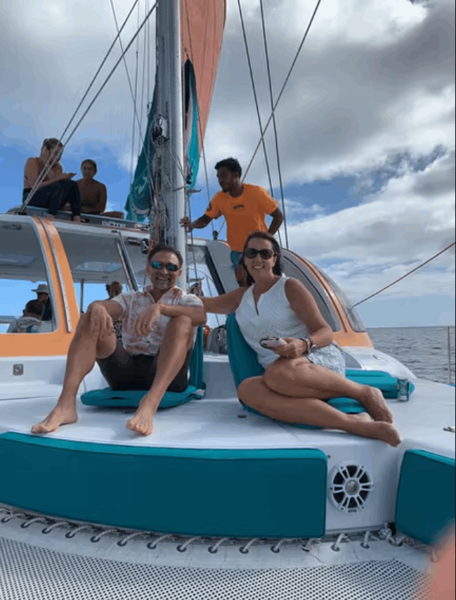 5 people fishing in Honolulu