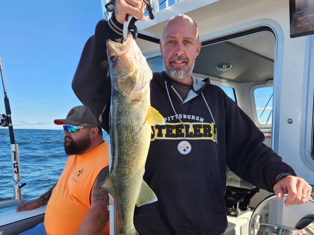 30-foot DEFIANCE fishing boat on Lake Erie for shared walleye fishing trip from Vermilion, OH