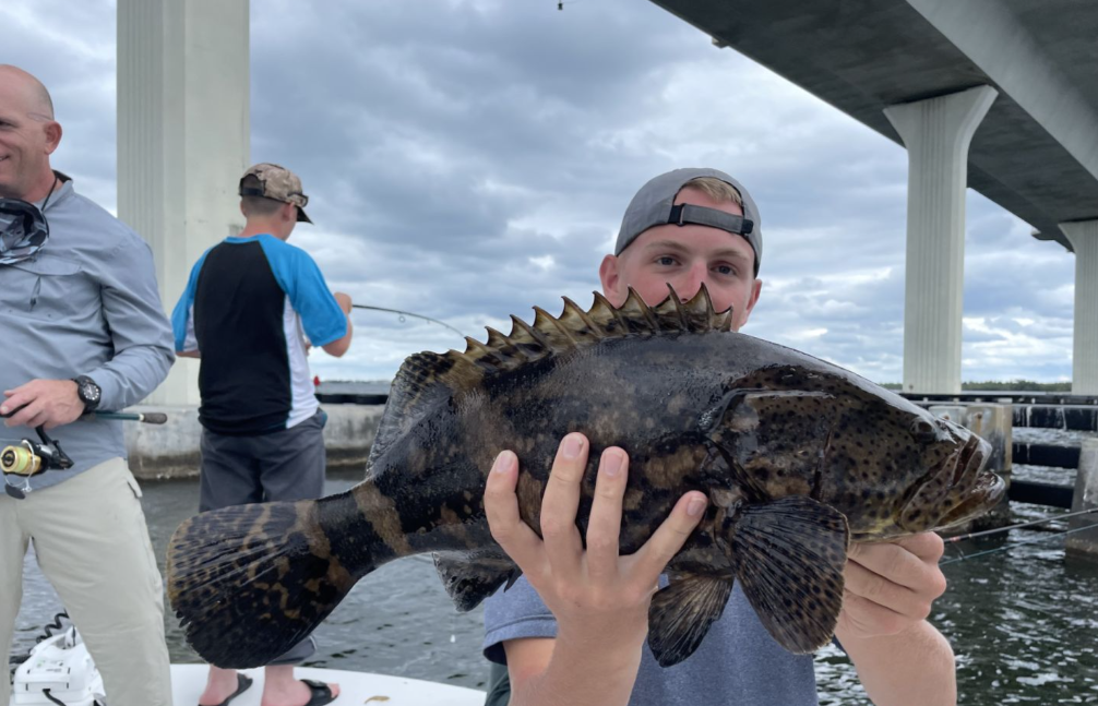 2 people fishing in Jensen Beach