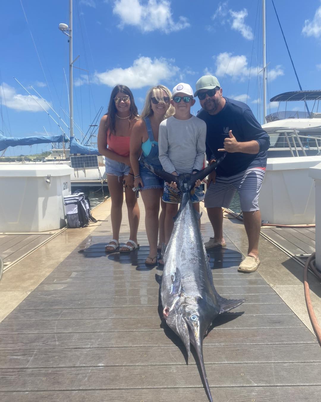 4 anglers fishing in HI