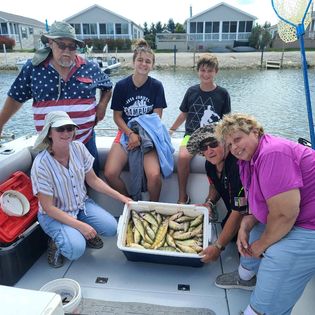 5 people on a fishing tour in Port Clinton
