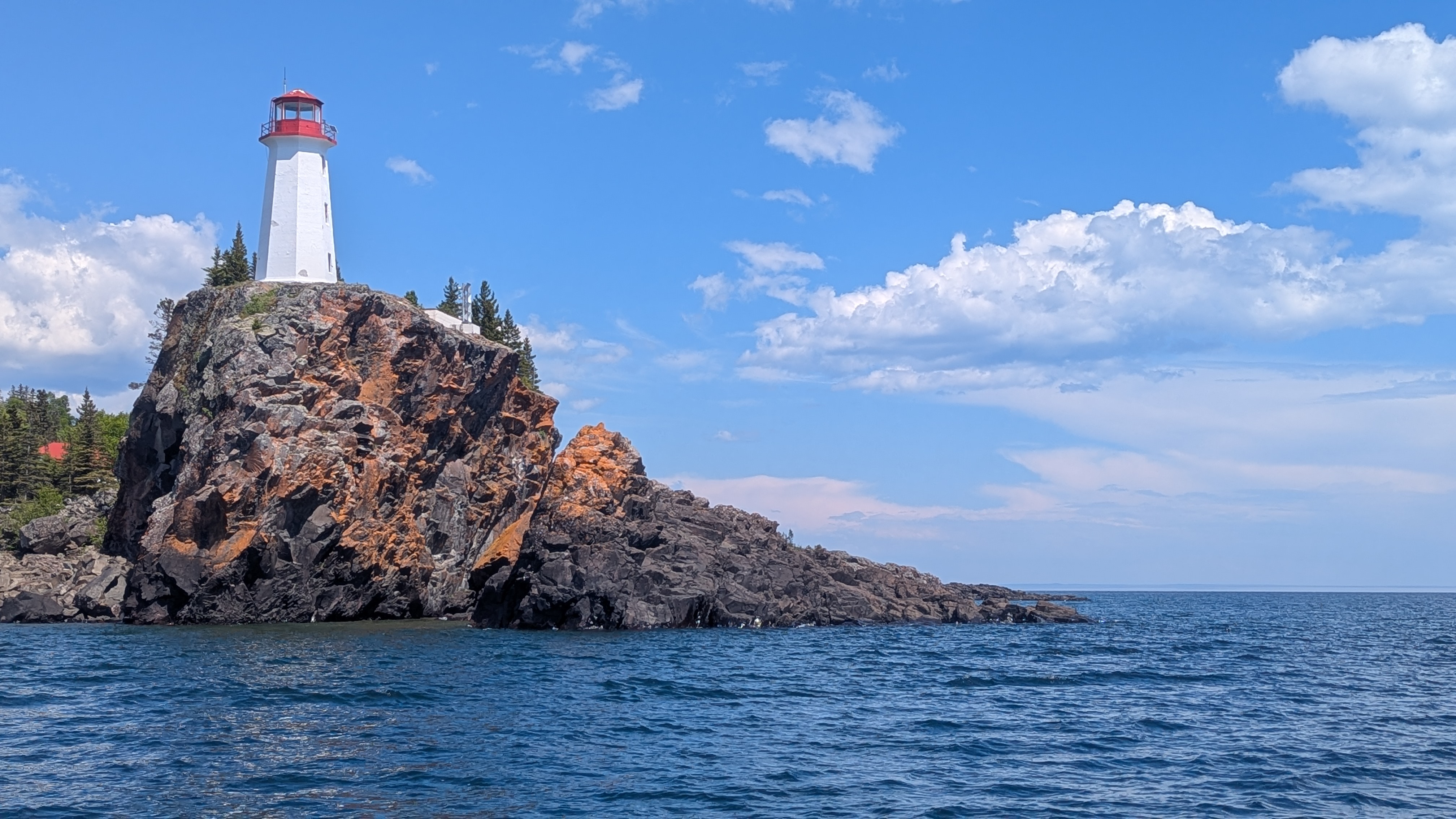 Battle Island Lighthouse cruise on Lake Superior with Lund boat near Rossport Ontario