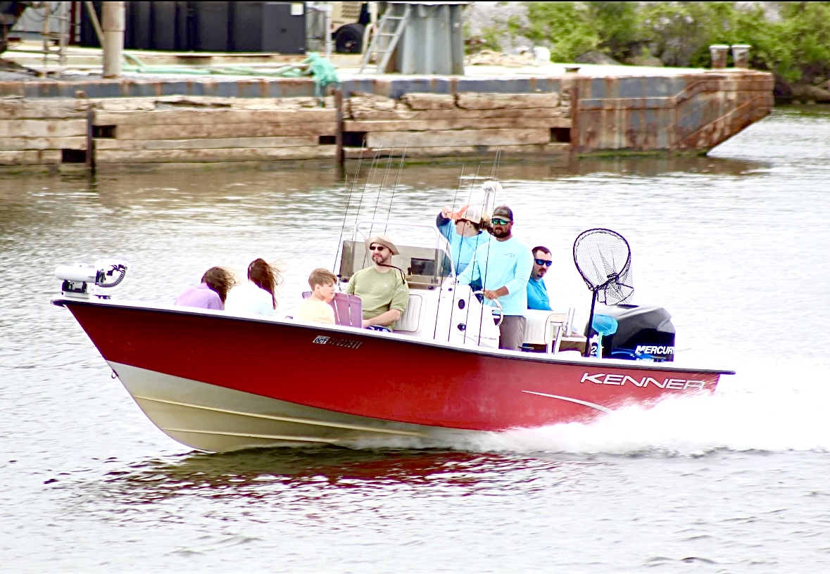 24’ Kenner 23V fishing boat