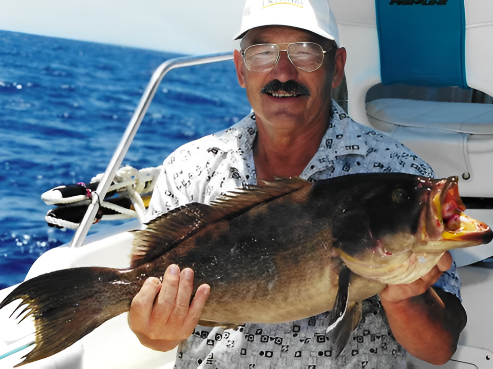 Florida offshore fishing charter boat with anglers catching snapper, grouper & pelagic fish